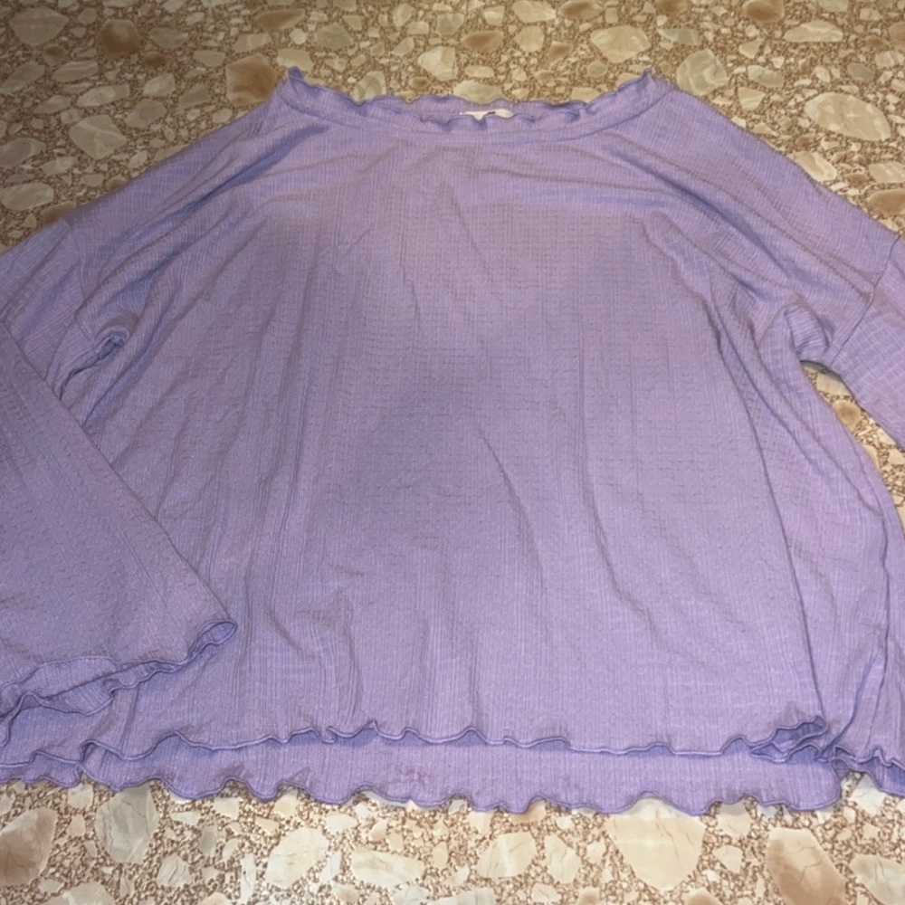Entro Lavender top with flared sleeves and ruffle detail